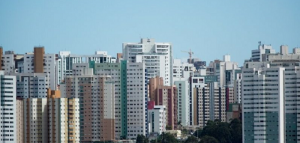 Taxa de corretagem na compra de imóvel deve ser paga por consumidor