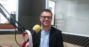 Rafael Boldo, da Porto Seguro Consórcio, dá detalhes para a compra de uma cota Foto: Patrick Ribeiro-Mega Brasil