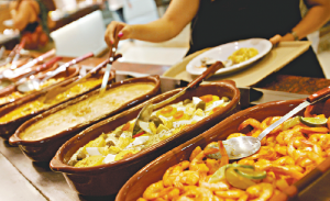 Saiba seus direitos e deveres ao fazer refeição fora de casa