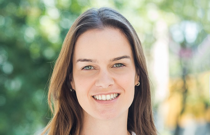 Daniela Schermann, da Opinion Box, explica o que são os chatbots | Foto: Divulgação