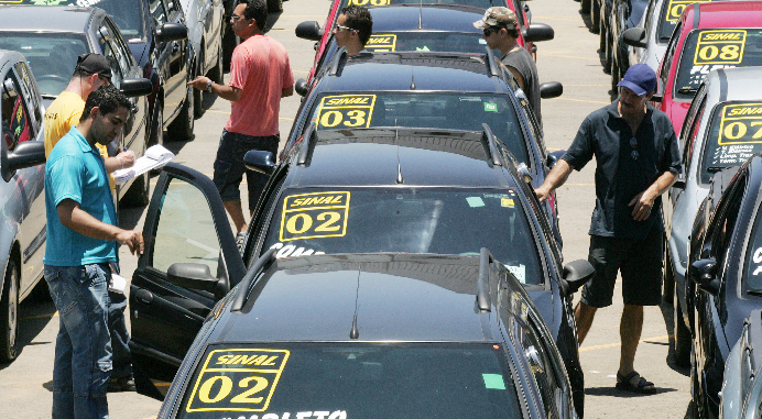 Ao vender ou comprar um veículo, consulte o site do Detran.SP | Foto: Divulgação