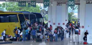Ao viajar de ônibus, saiba que a empresa deve cumprir os horários de partida e chegada, exceto em situações atípicas, como uma tempestade | Foto: Divulgação