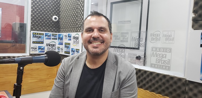 O diálogo via mensageria no relacionamento com o consumidor favorece o usuário, que ganha em experiência positiva, e as empresas, que tem redução de custos, diz Caio Borges, da Infobip | Foto: Mega Brasil