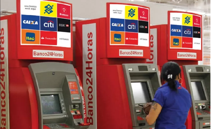 No Banco24Horas é possível fazer quatro saques sem pagar tarifa por mês | Foto: Divulgação