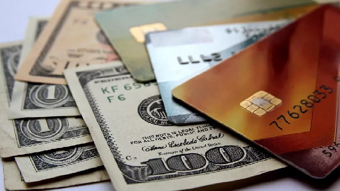 Pagamento da fatura de compras com moeda estrangeira tem a opção de converter o dólar do cartão do dia da compra | Foto: Divulgação