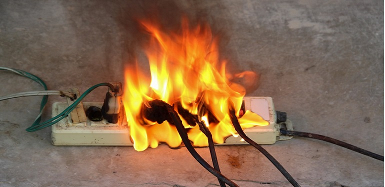 A inadequação das instalações elétricas ameaça a segurança das pessoas e das edificações | Foto: Divulgação