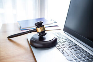 Pesquisar e conferir são ações importantes antes de fazer negócio nos sites de leilões de veículos