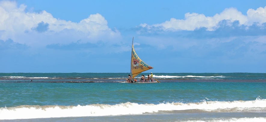 jangada no mar de Porto de Galinhas