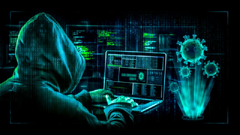 pessoa de capuz e na internet simulando golpes digitais