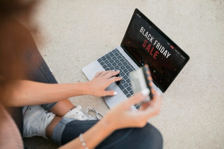 Uso de aplicativos na Black Friday ajuda o consumidor a fazer comparação de preços